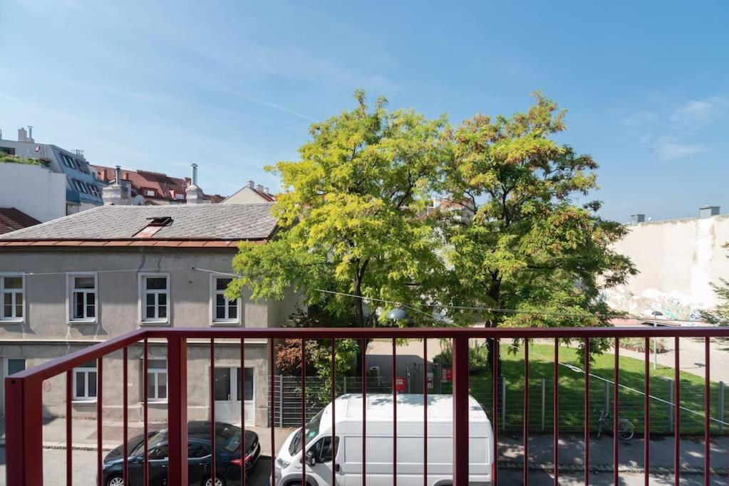 Gruene Und Zentrale Ruhelage Im Neubau Mit Balkon Apartment Виена Екстериор снимка