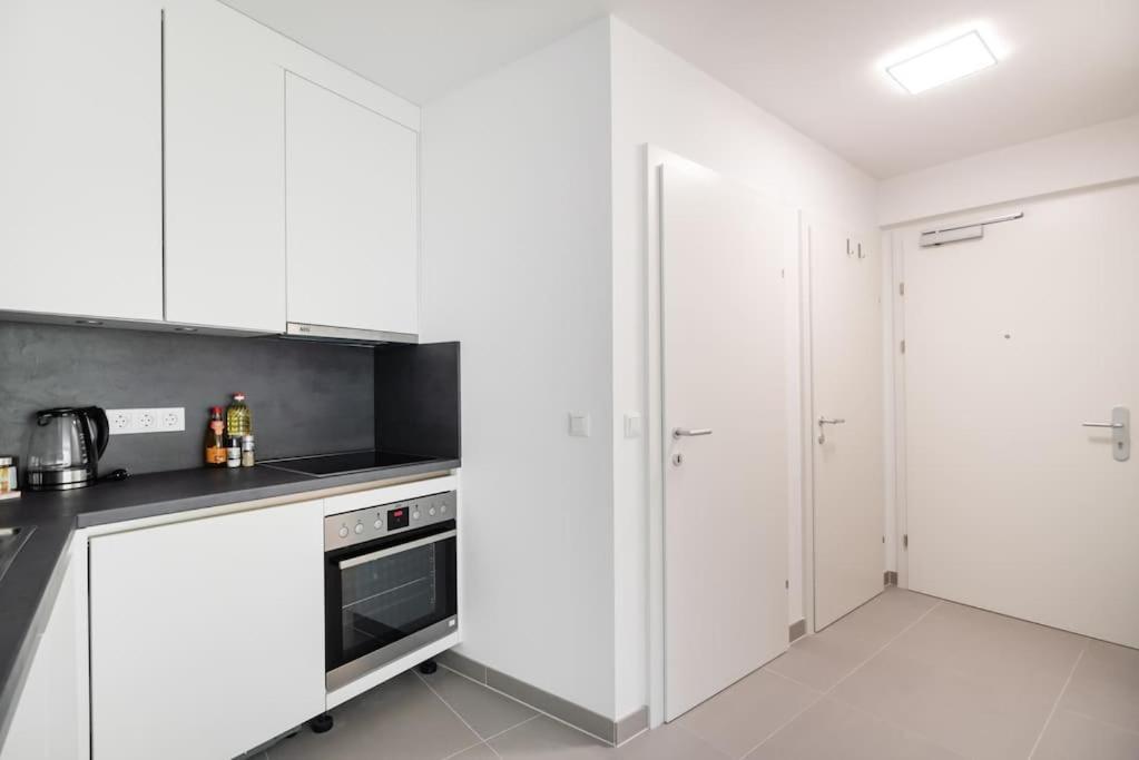 Gruene Und Zentrale Ruhelage Im Neubau Mit Balkon Apartment Виена Екстериор снимка