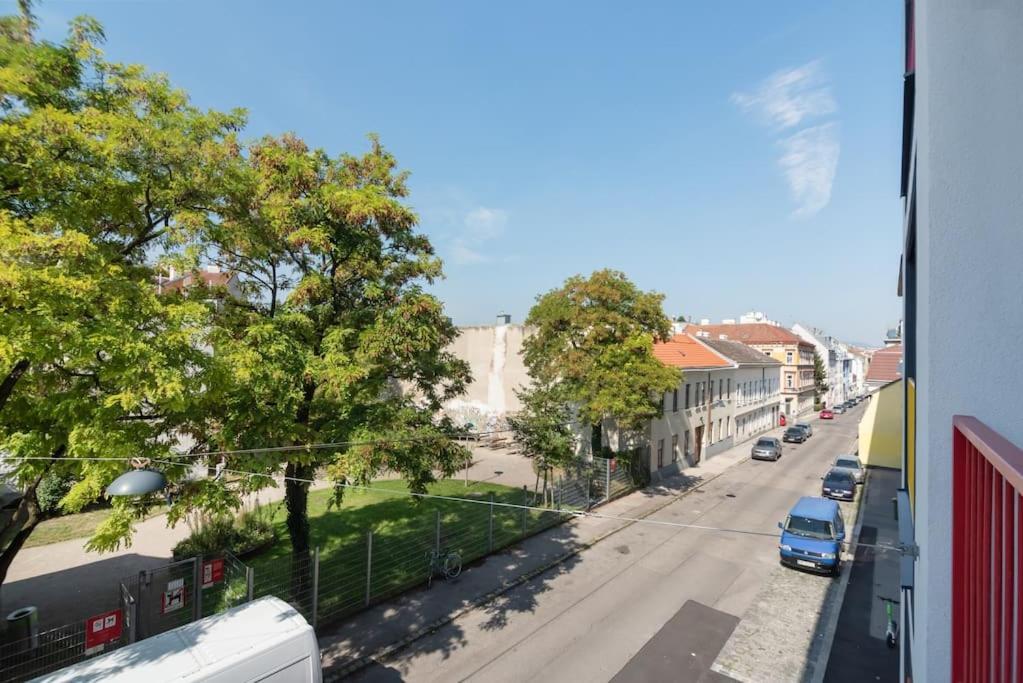 Gruene Und Zentrale Ruhelage Im Neubau Mit Balkon Apartment Виена Екстериор снимка